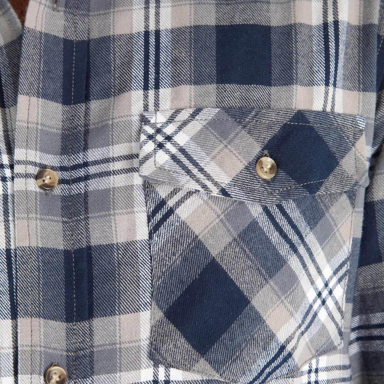 Walker Men’s Flannel Shirt – Classic & Cozy