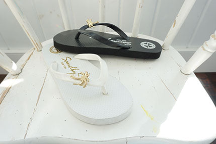 Big Kids Gold Palm Tree Flip Flops – Studded Charm Sandals