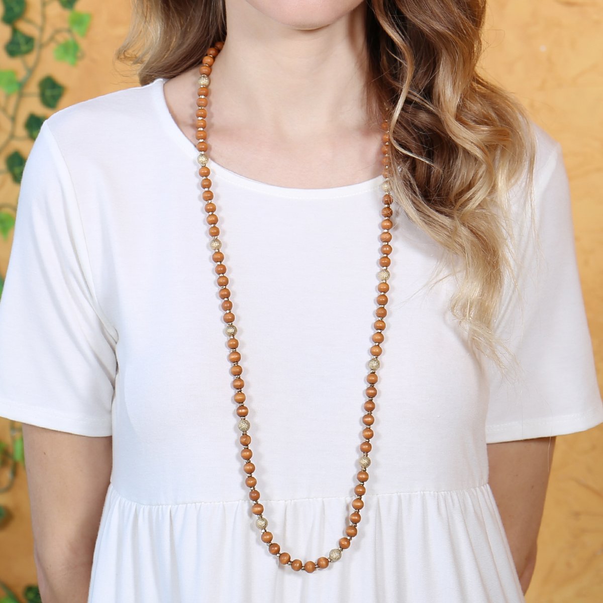 HDN2880 – Wooden Bead Necklace